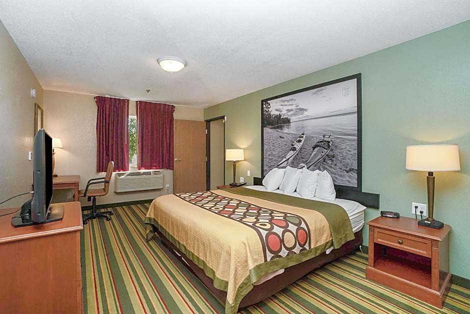 Super 8 by Wyndham Mt. Pleasant