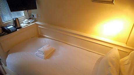 Single Room with Shared Bathroom