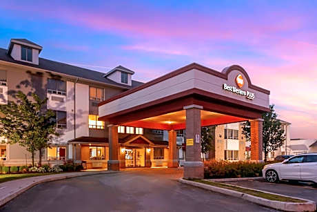 Best Western Plus Burlington Inn & Suites