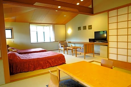 Room with Tatami Area with Private Shower and Toilet
