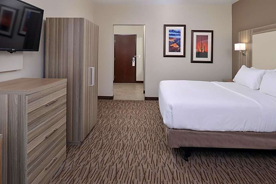 Holiday Inn Express & Suites Williams By IHG