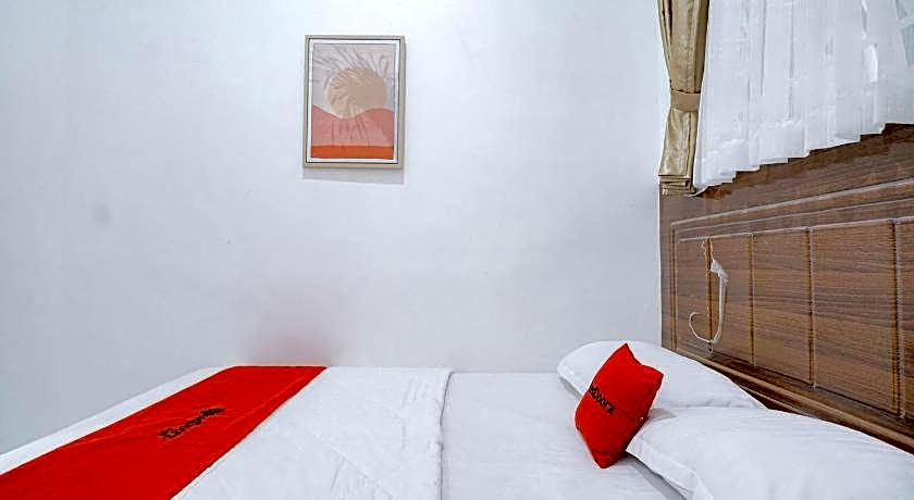 RedDoorz near Pantai Pandan Sibolga