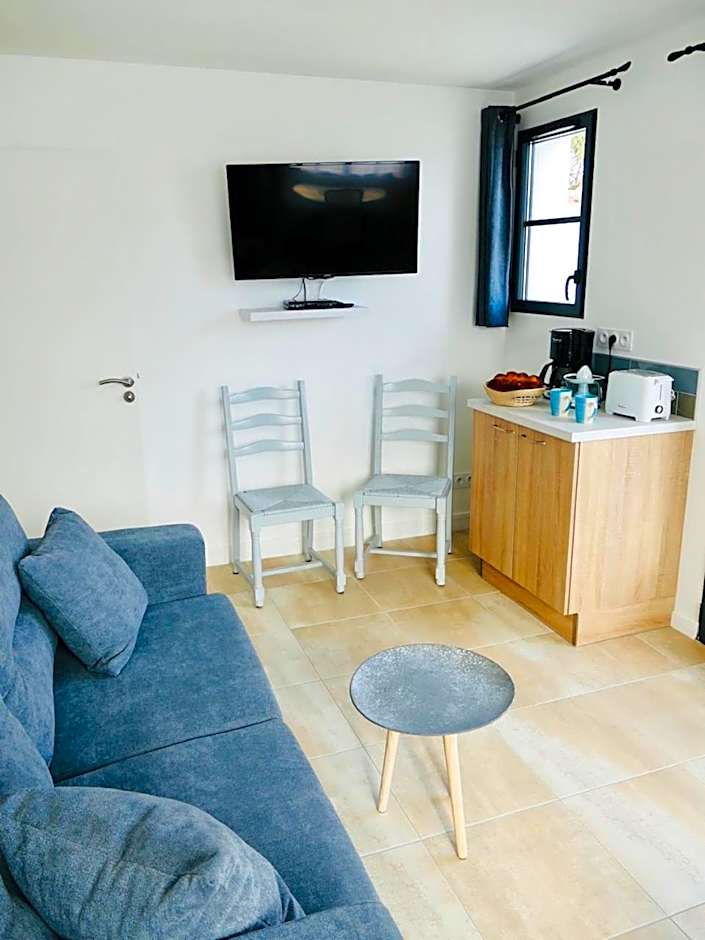 Residence Clos des Aigrettes -Appartements a 30m du Port de La Cotiniere , Ile d Oleron -commerces et plages a pied