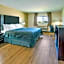Days Inn by Wyndham Le Roy/Bloomington Southeast