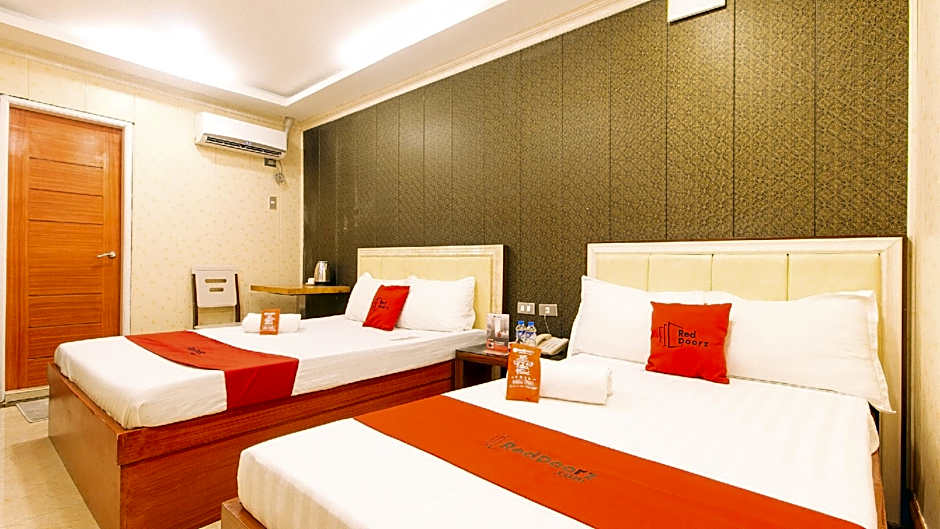 RedDoorz Plus at Winter Benitez