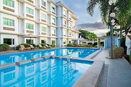 Microtel By Wyndham South Forbes - Nuvali Sta. Rosa