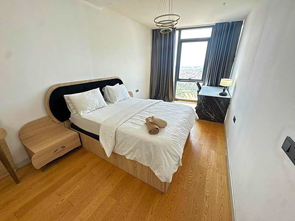 Luxury apt in the 40 plus floor