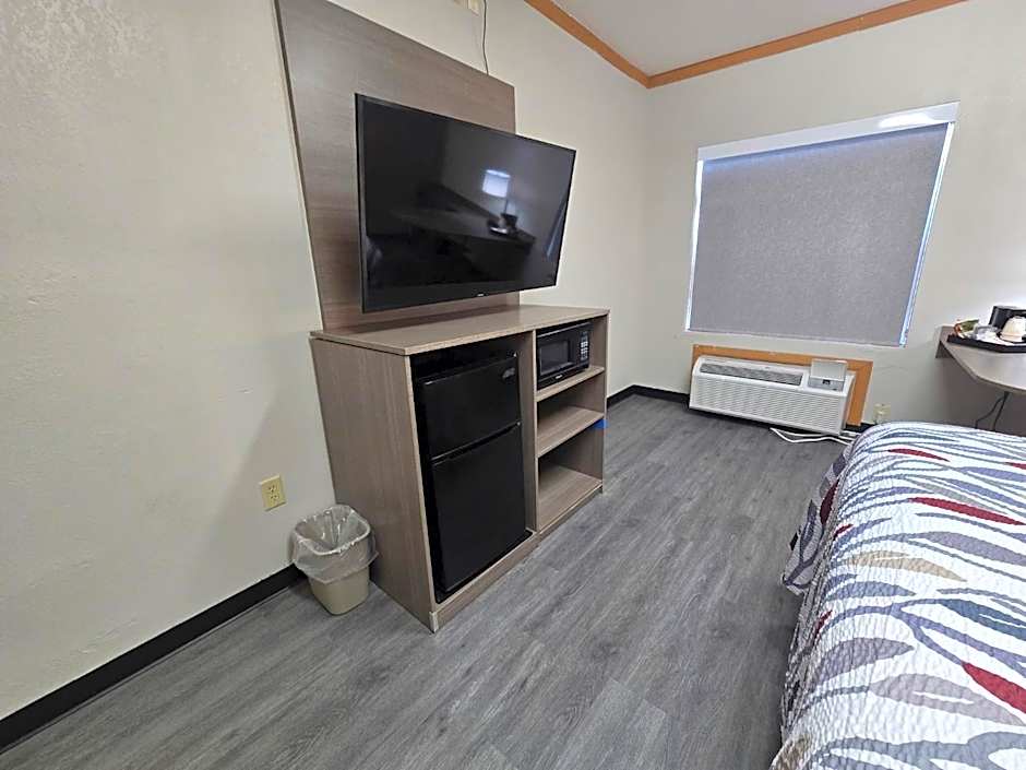 Red Roof Inn & Suites Hinesville