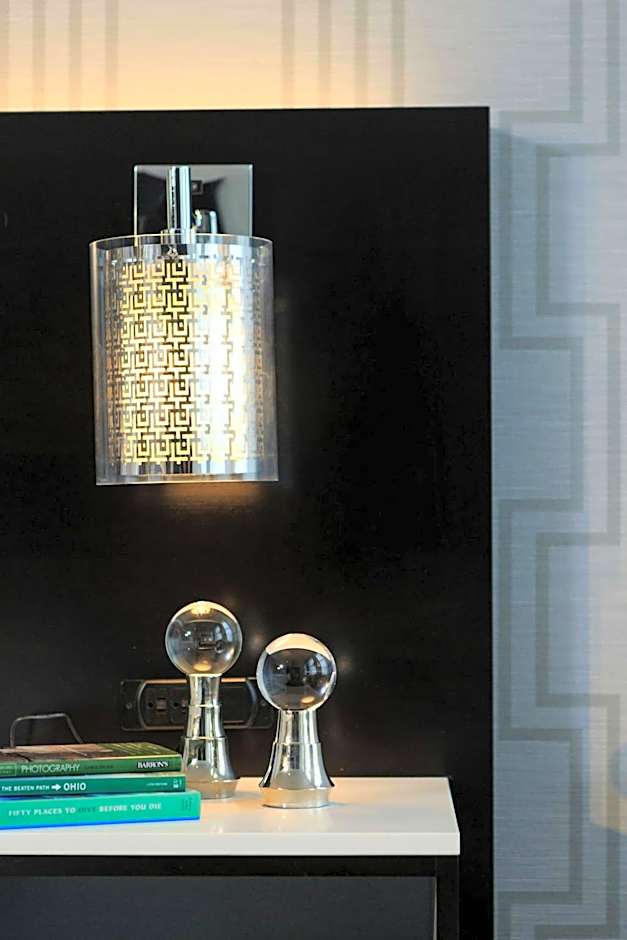 Renaissance by Marriott Cincinnati Downtown Hotel