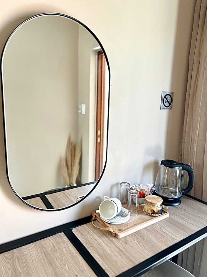 Lighthouse Guesthouse & Cafe