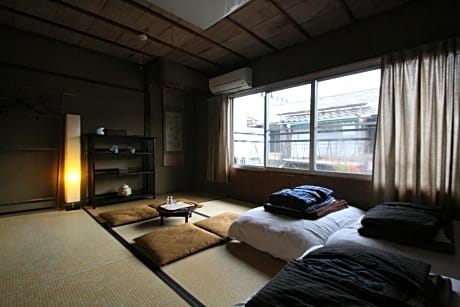 Japanese-Style Triple Room with Shared Bathroom
