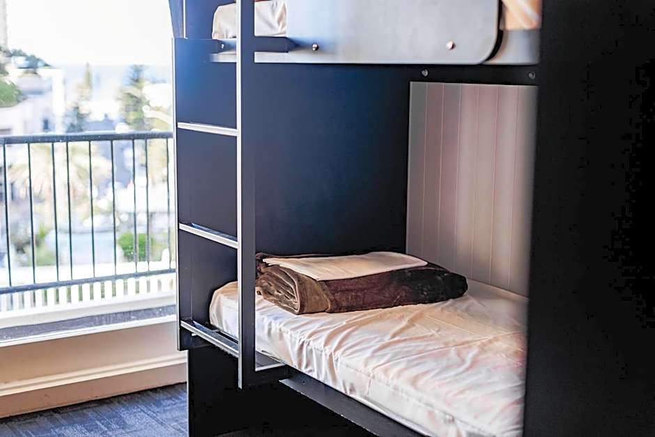 Bunk Surfers Paradise 18-35 Backpacker Hostel