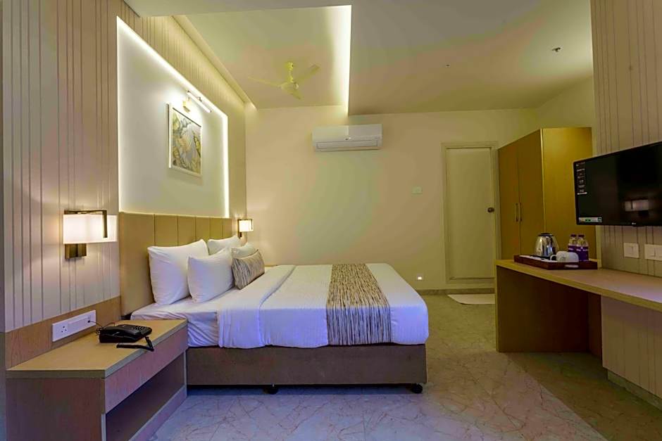 Superior 1 King Bed — 9 fotoğraftan 1. fotoğraf