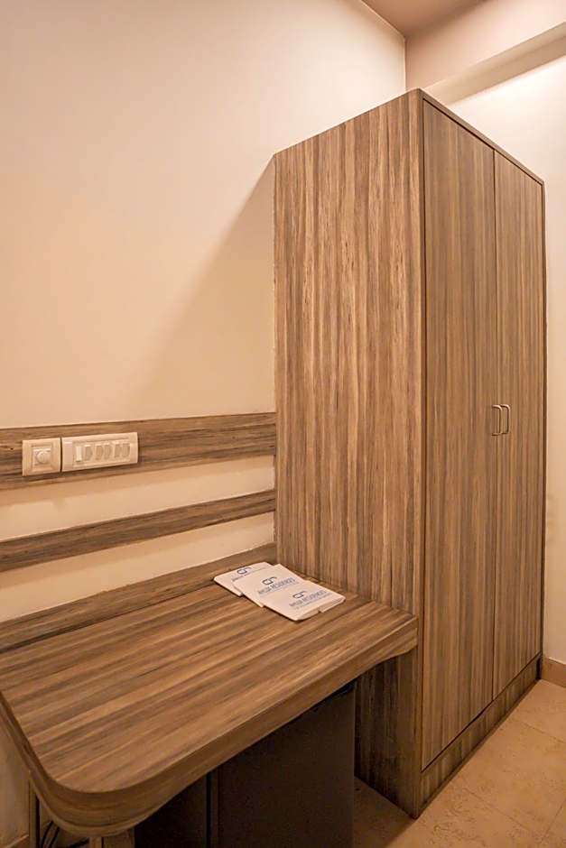 Ahuja Residency Parklane