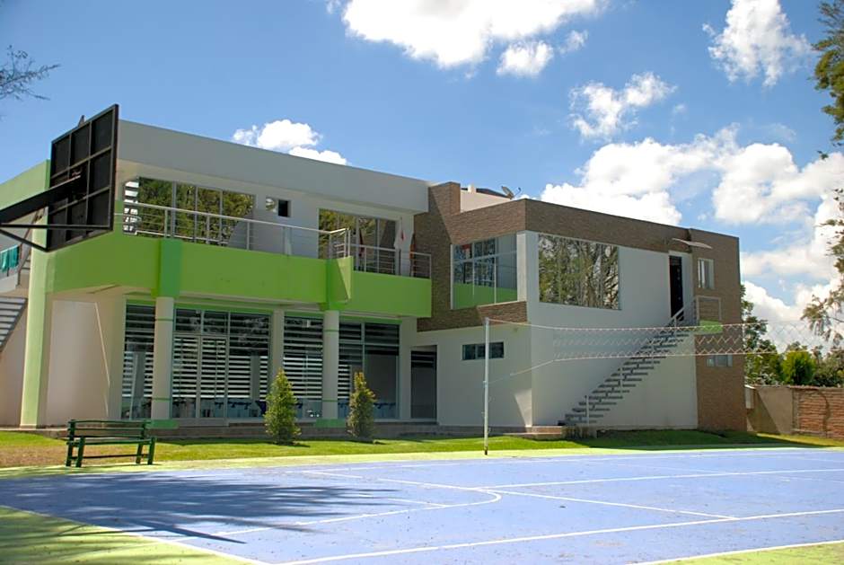 Hosteria Airport Garden