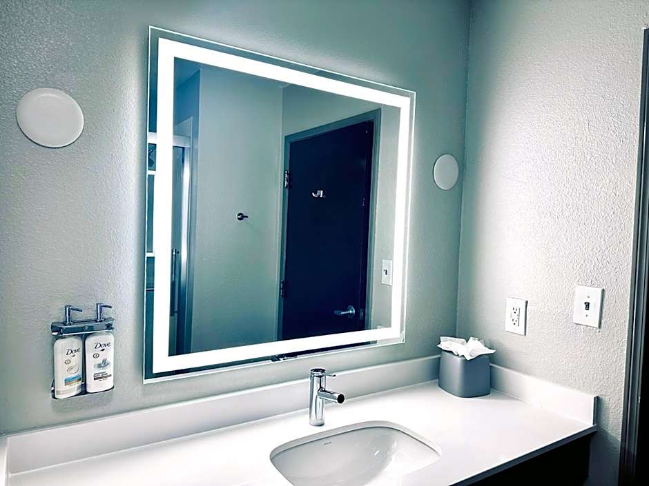 Holiday Inn Express Hotel & Suites Hinesville By IHG