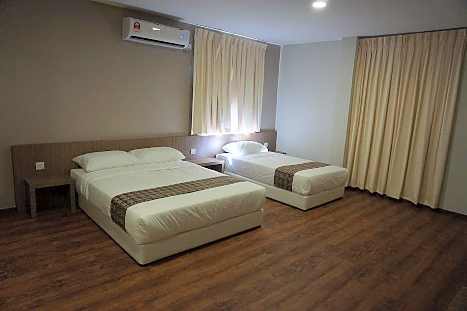 Photo 1 of 11 of Family Suite