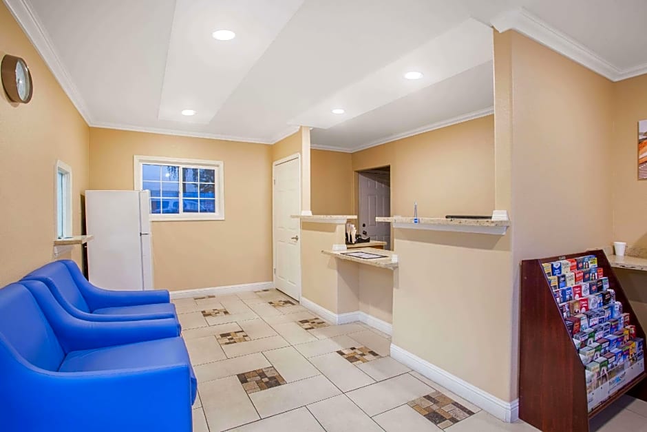 Travelodge Fresno Yosemite – Fresno, CA