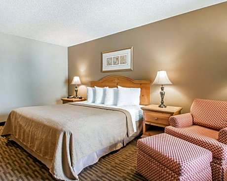 1 King Bed Nonsmoking