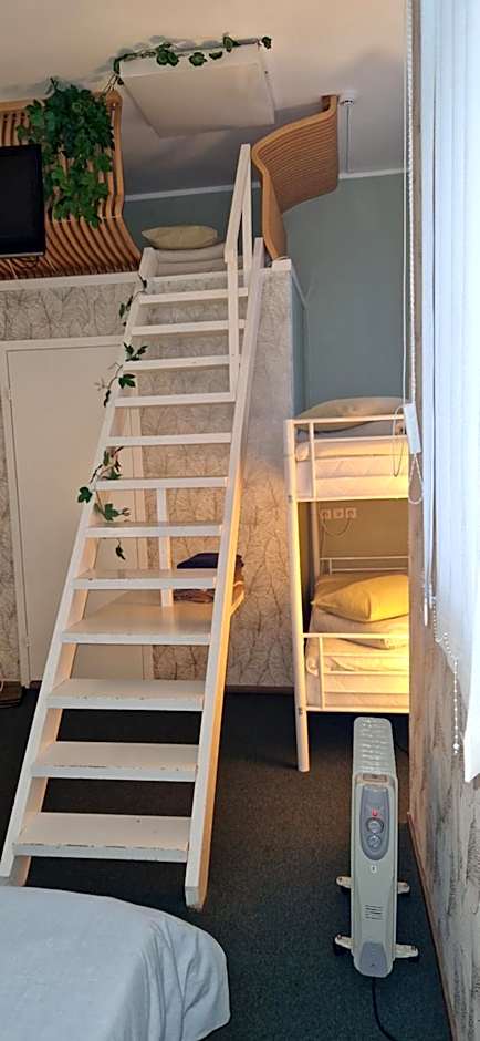 Freedom65 Hostel and Caravan