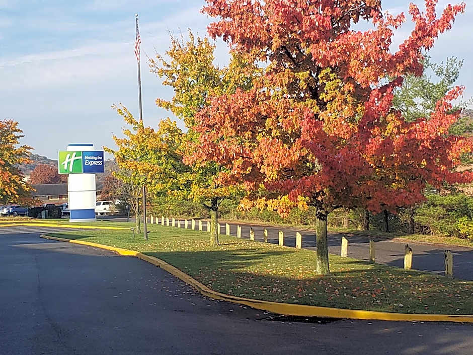 Holiday Inn Express Hotel Pittsburgh-North/Harmarville By IHG