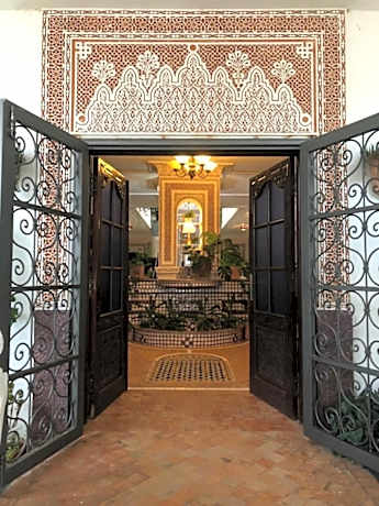 Riad Salt River