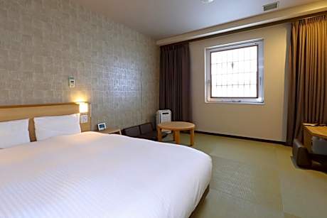 japanese queen bedroom non-smoking