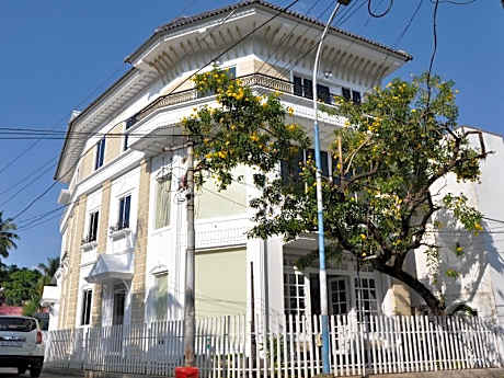 Daffodils Spice Court