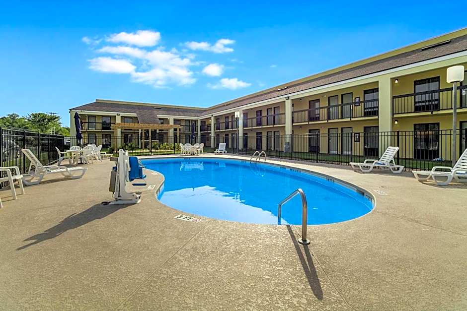 Quality Inn Coliseum