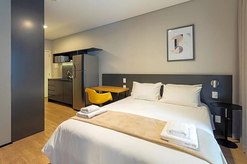 BHomy Pinheiros - Excelente localização MR 217A