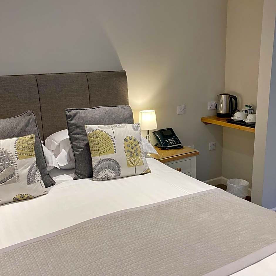 The Britannia Inn & Waves Restaurant