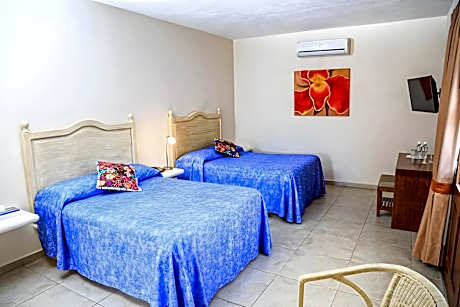 Two Double Beds with Jacuzzi