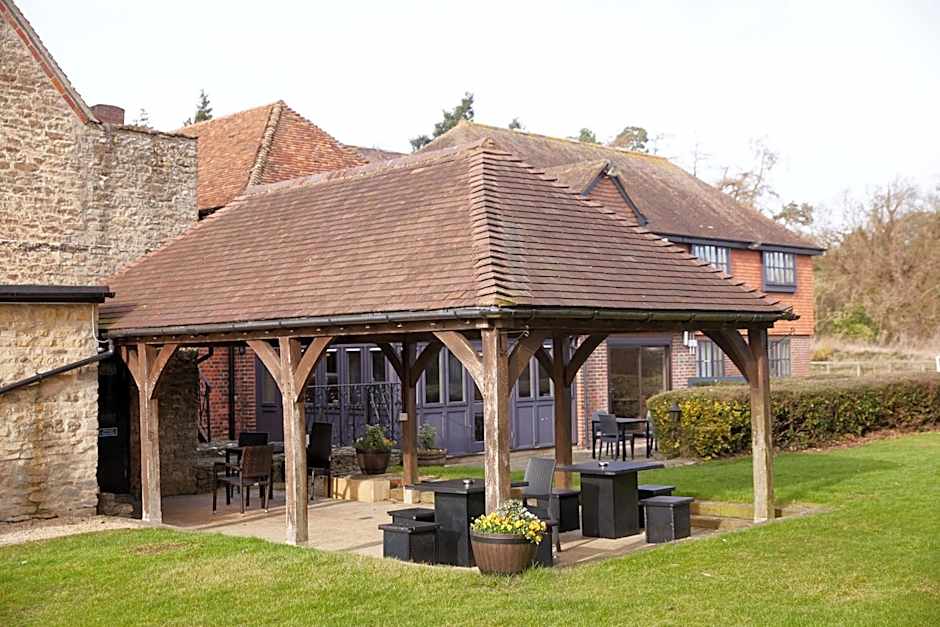 Dog House by Chef & Brewer Collection