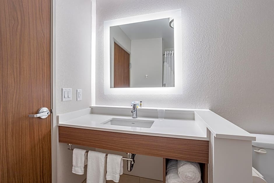 Holiday Inn Express And Suites Elkhart North By IHG