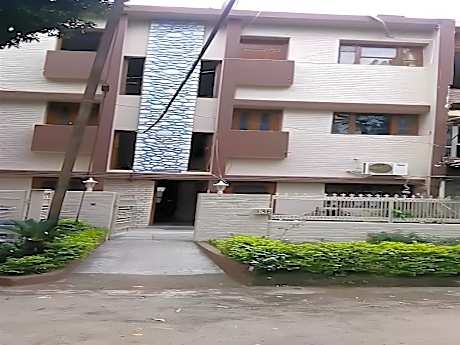 BEST HOMESTAY CENTRALLY LOCATED CHANDIGARH INDIA B&B