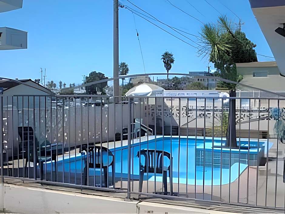 Aqua Breeze Inn