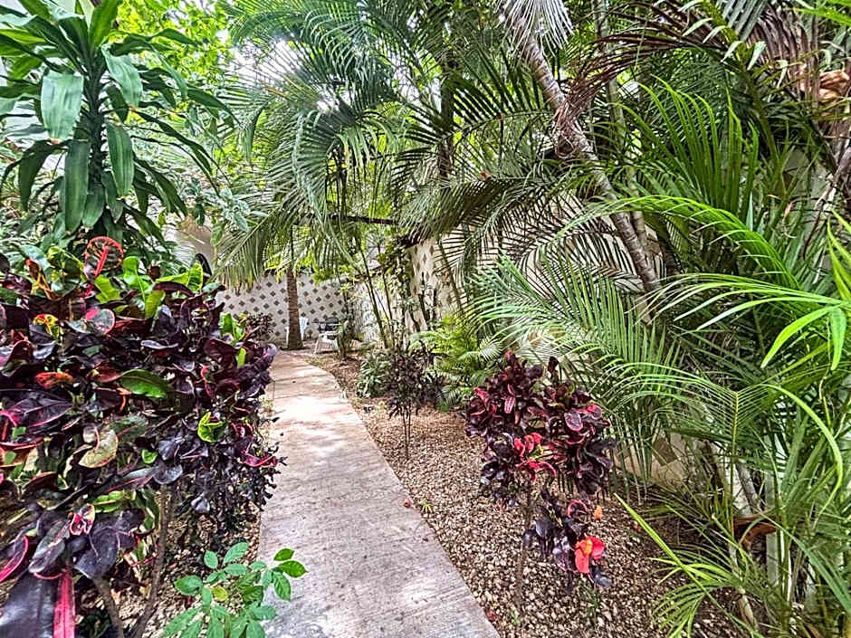 "Spacious Suite with 4 Bedrooms and Amenities"