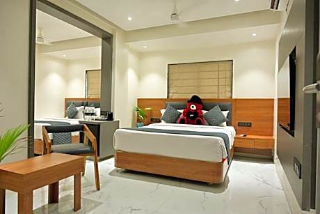 Executive Family Friendly Room - 2 mins walk from Sai Baba temple (109303711)