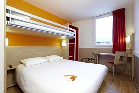 Triple Room (1 Double Bed + 1 Single Bed)