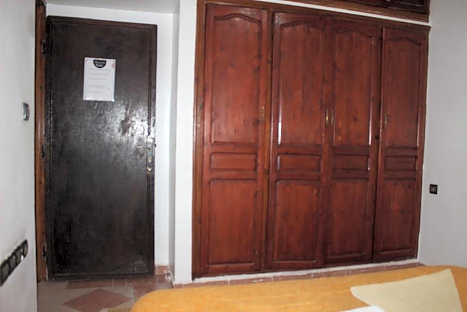 Tamraght White Hostel