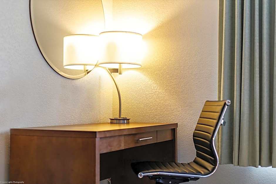 Home Inn and Suites Lloydminster