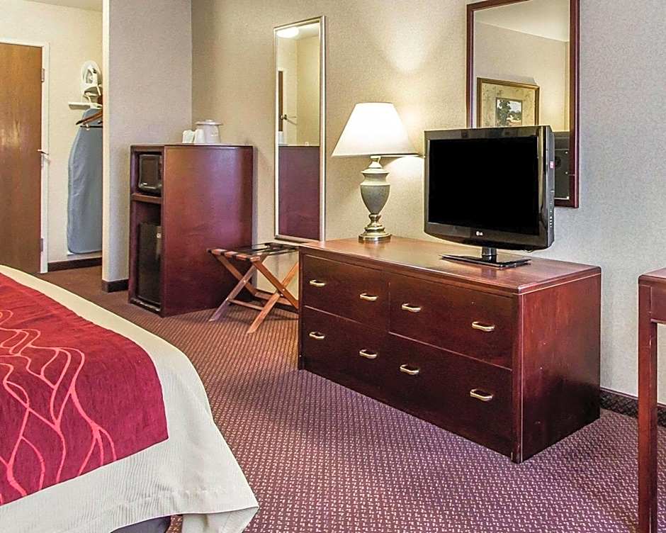 Quality Inn & Suites Fort Madison near Hwy 61