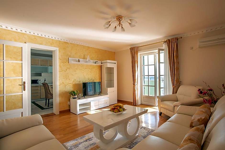 Montesan Luxury Apartment Beach Front