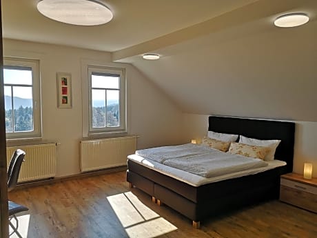 Bergblick-Deluxe-Doppelzimmer-Eigenes Badezimmer