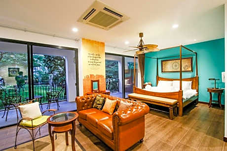 Raintree Suite with Mountain View