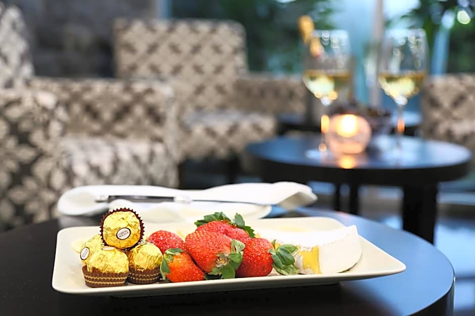 Springfield Lakes Hotel