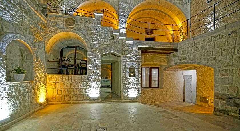 Risus Cave Hotel