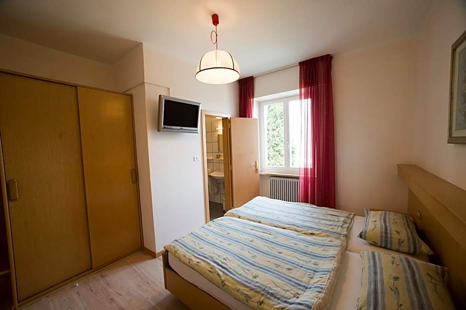 Foto 1 di 3 di 2 Beds, Annex Building