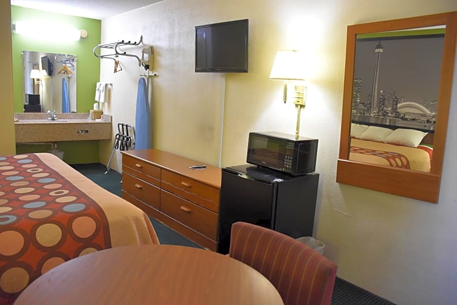 Super 8 by Wyndham Tifton