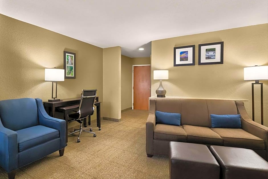 Comfort Suites Commerce